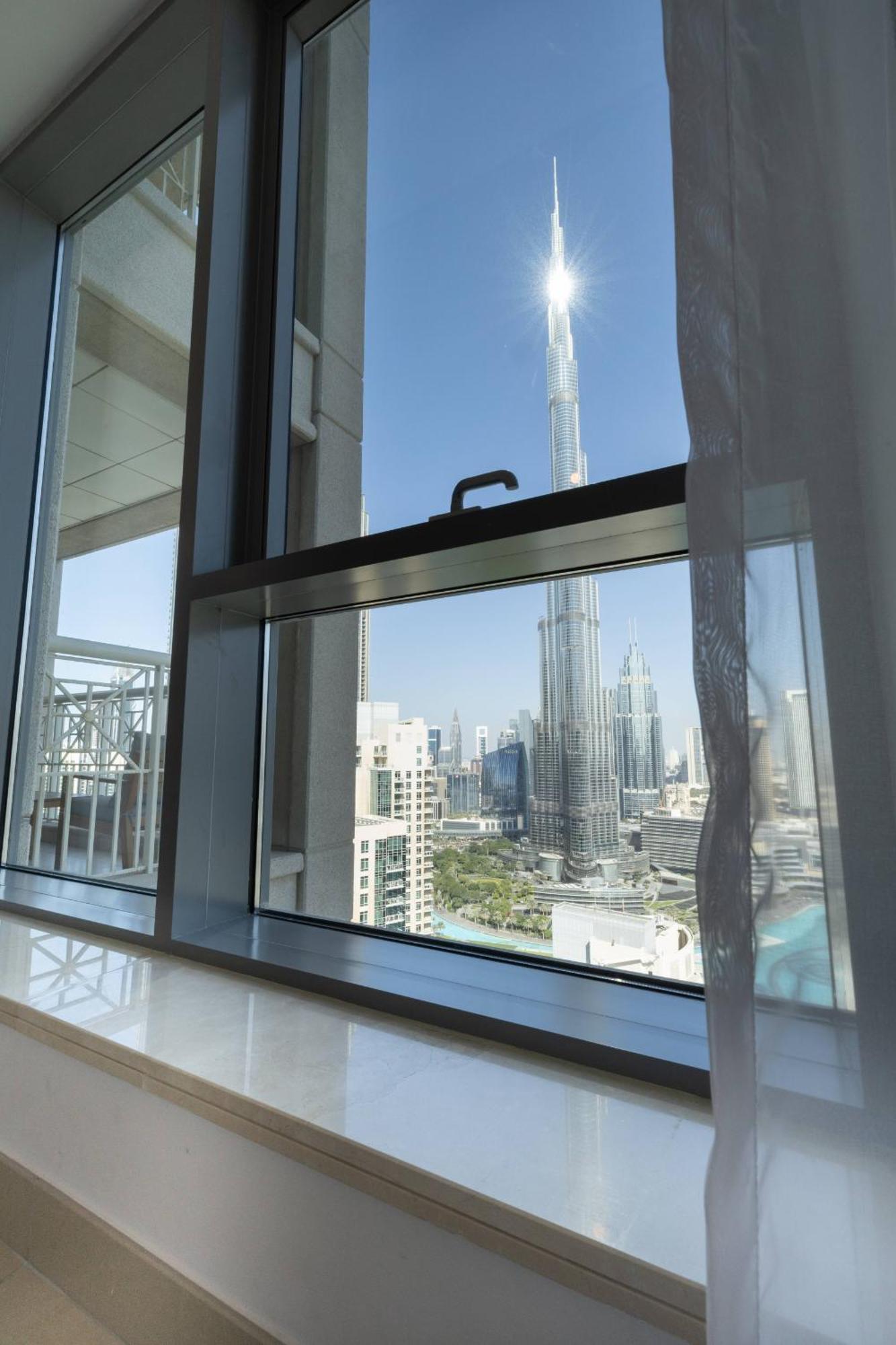 Signature Burj Khalifa View Residence Dubai Bagian luar foto