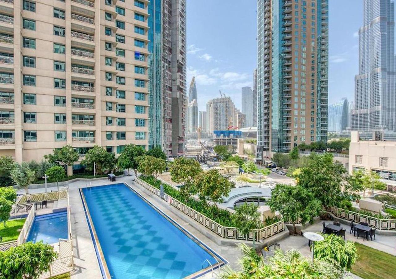 Signature Burj Khalifa View Residence Dubai Bagian luar foto