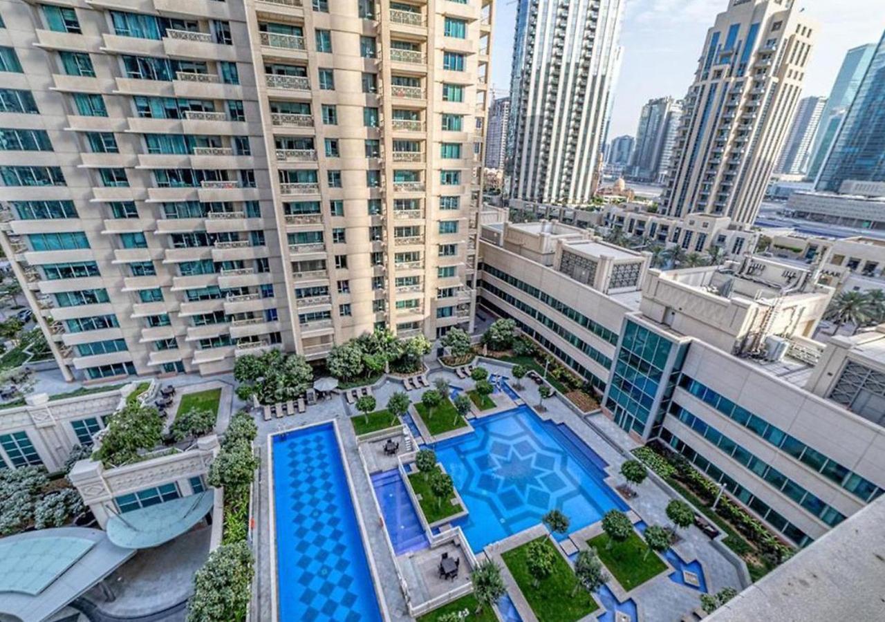 Signature Burj Khalifa View Residence Dubai Bagian luar foto